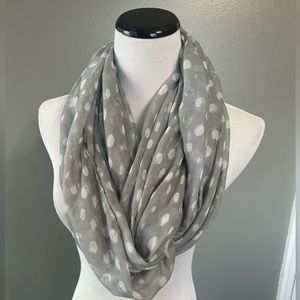 36 x‎ 30 gray scarf with white polkadots